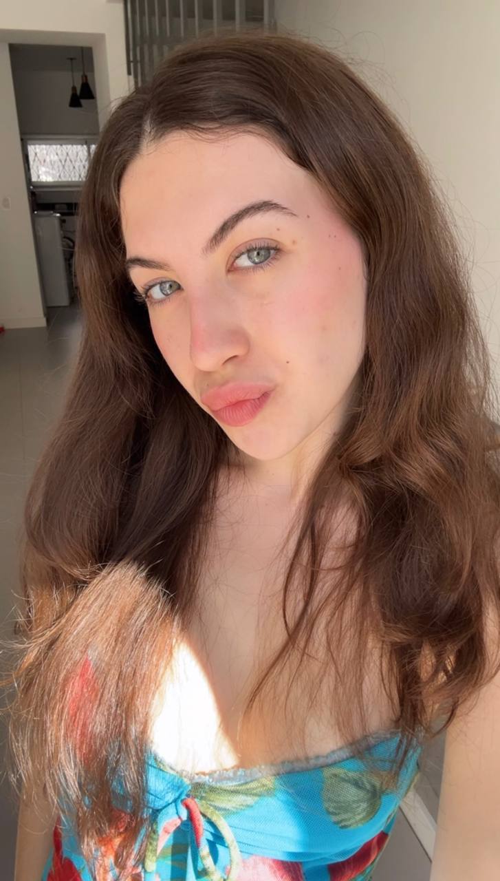 Nude girl Amber in An-Najaf