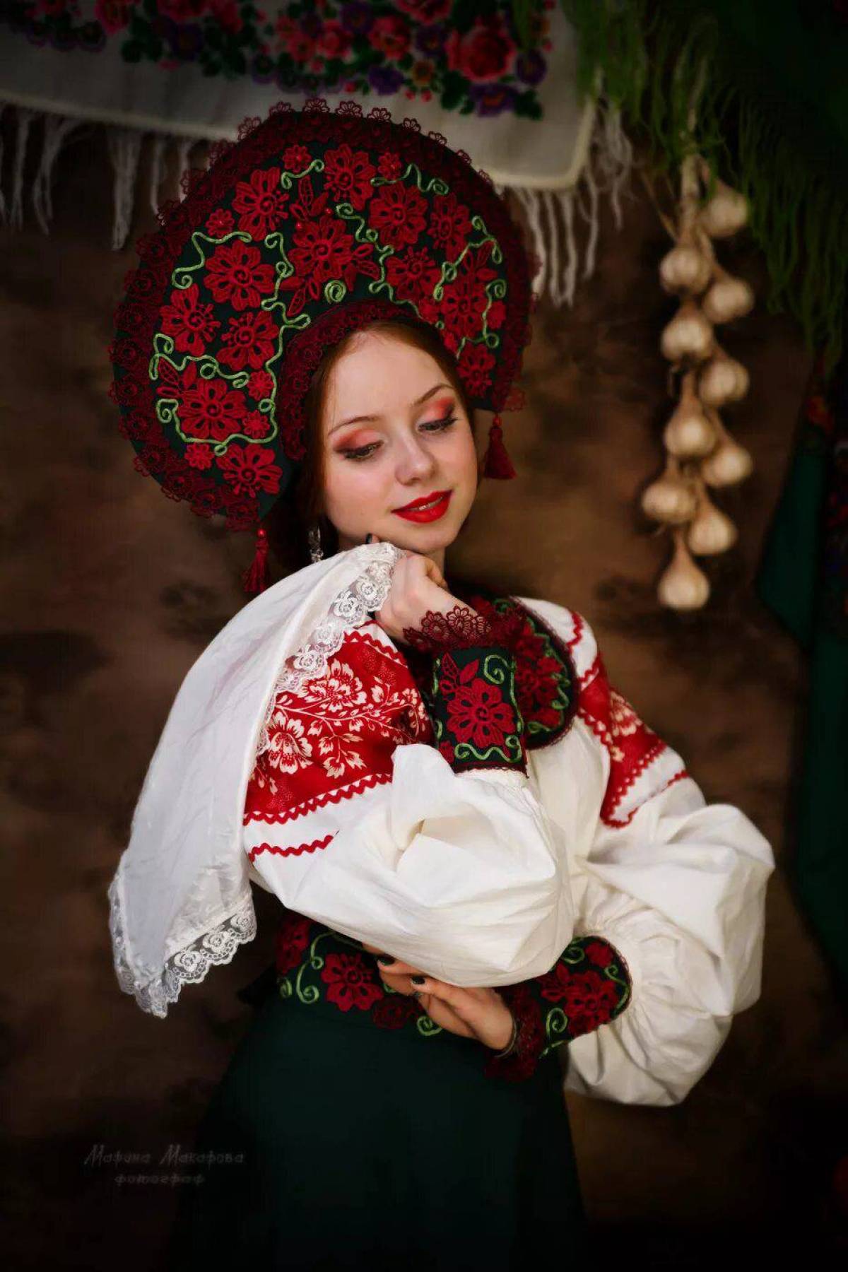 Women in Slavic costumes underwear in An-Najaf