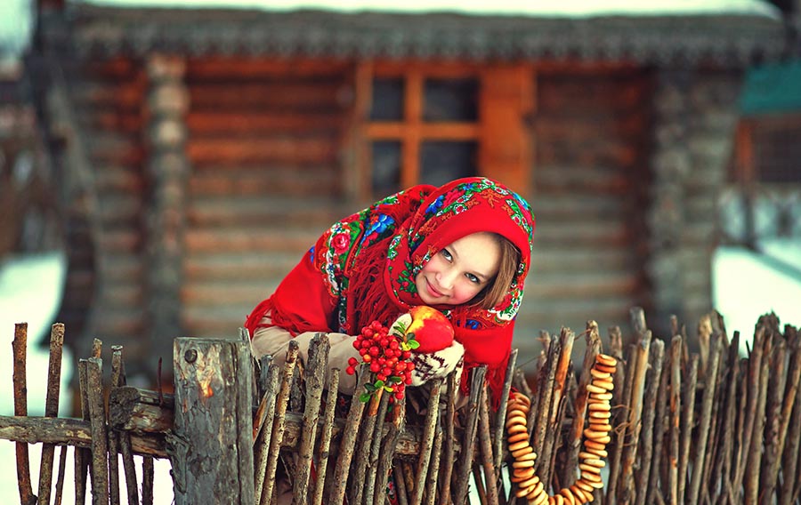 Sexy girl Women in Slavic costumes in An-Najaf