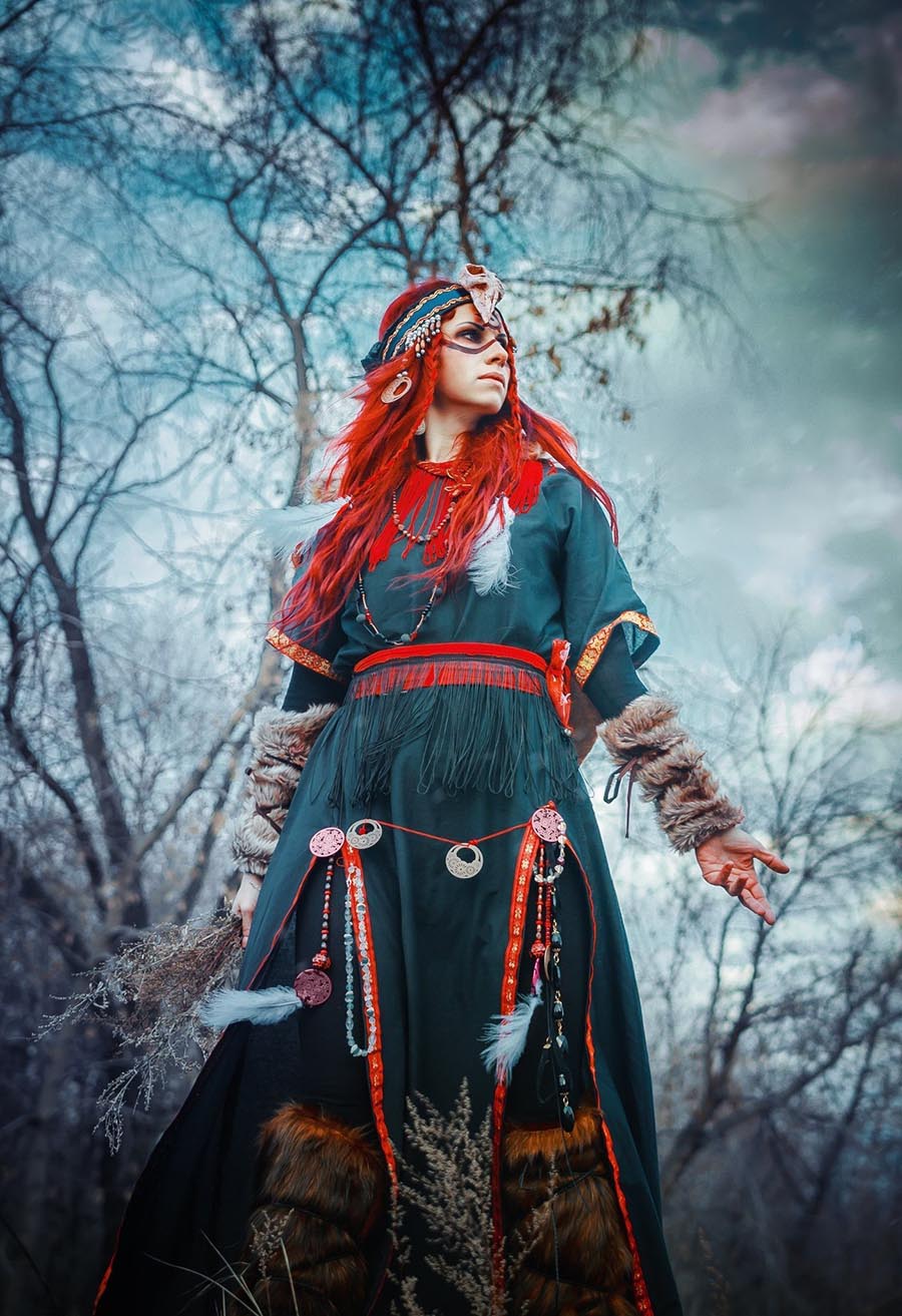 Girls in Slavic costumes underwear in An-Najaf