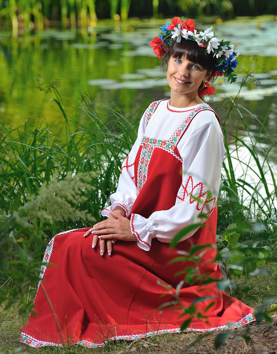 Beautiful girl Girls in Slavic costumes in An-Najaf