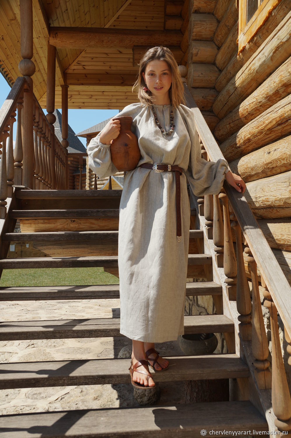 Girls in Slavic costumes in An-Najaf
